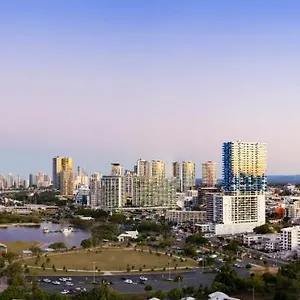 https://sky-broadwater-apartments.queenslandhotels.net